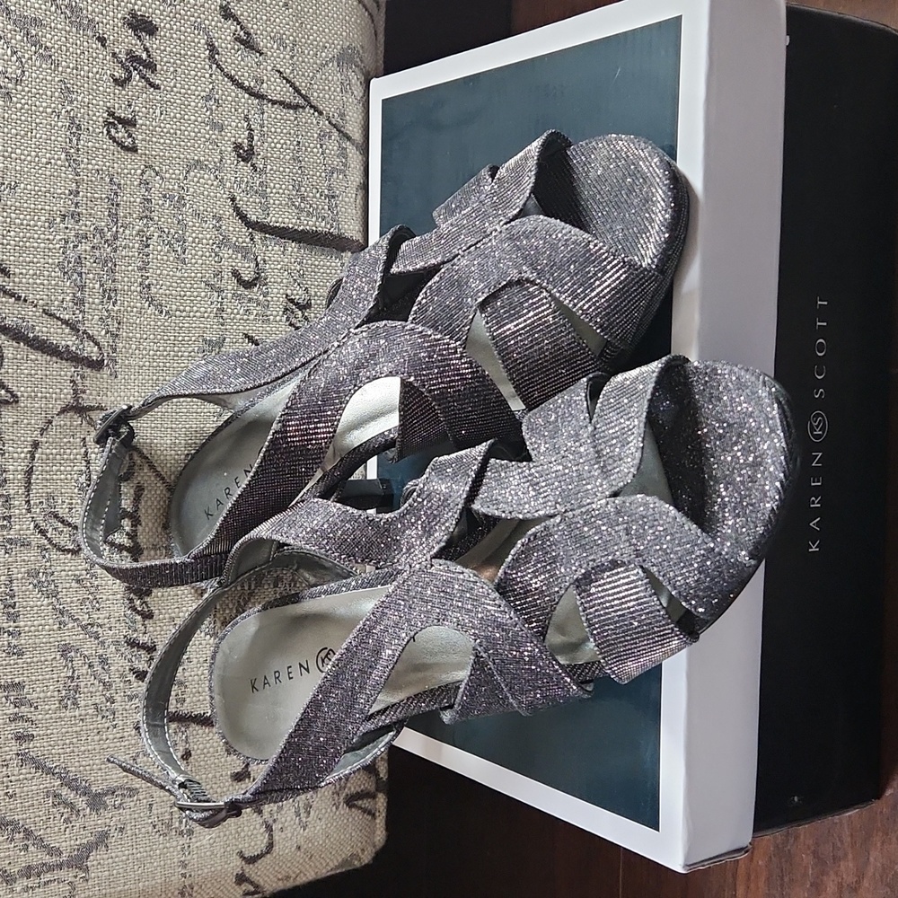 Karen Scott Belinda Pewter Heels
